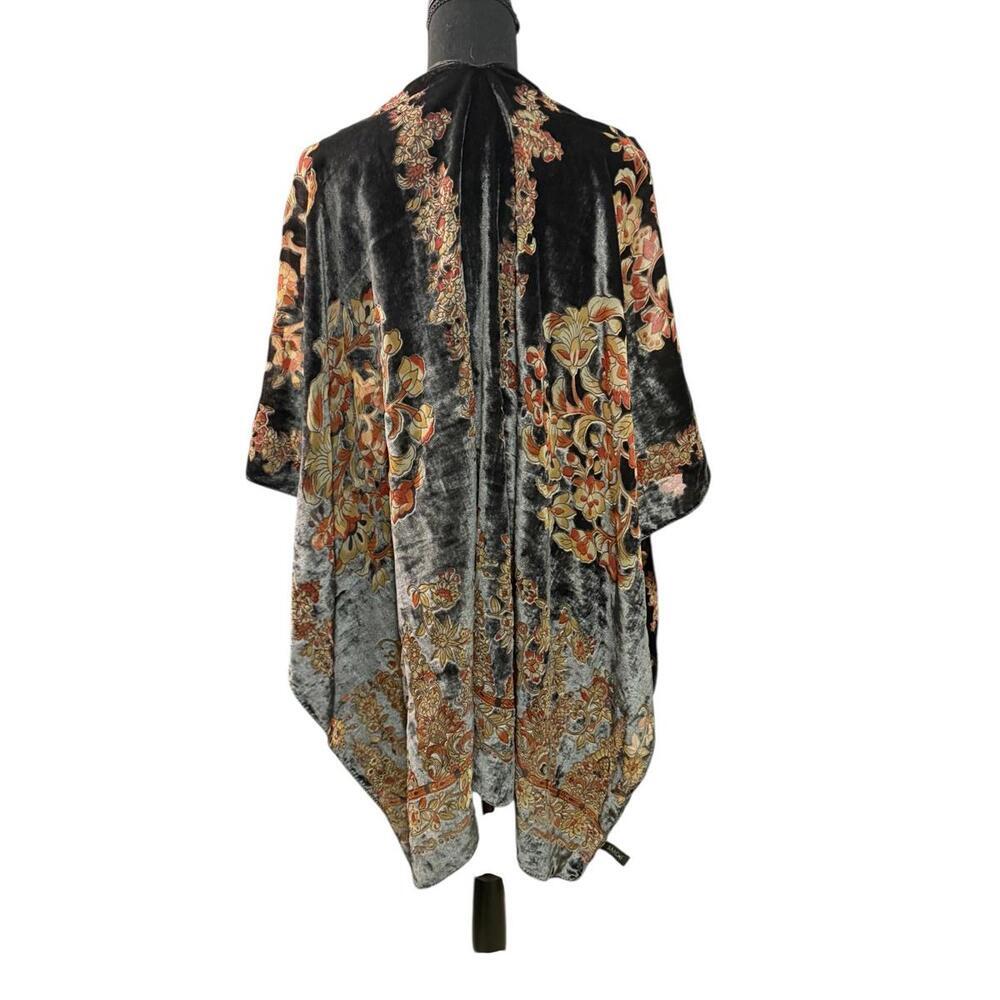 Sacchi Floral Velvet Ruana Coverup OS Black Brown Cape Shawl 3/4 Sleeves Boho - Picture 5 of 6
